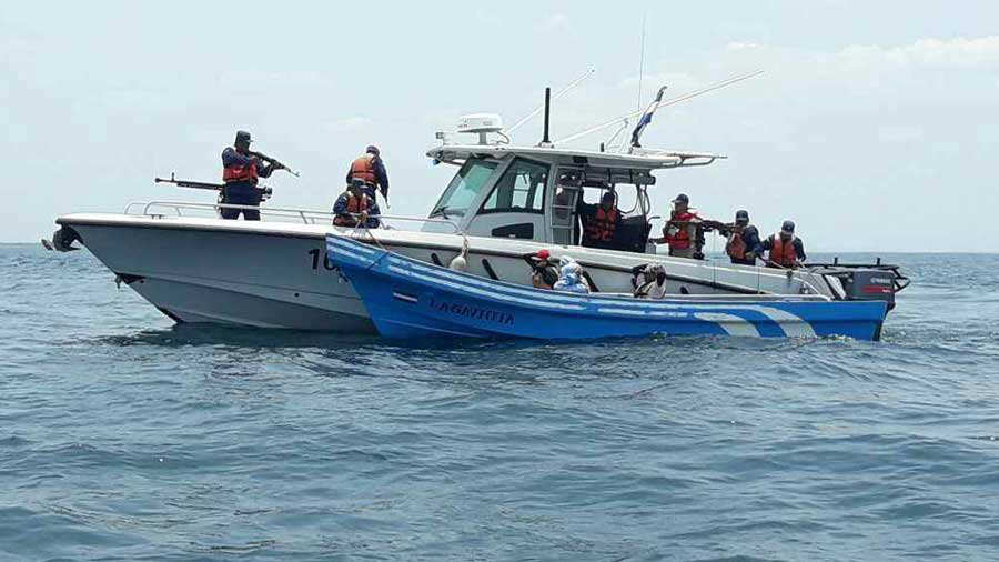 Hondurans and Salvadorans are captured in Nicaraguan waters