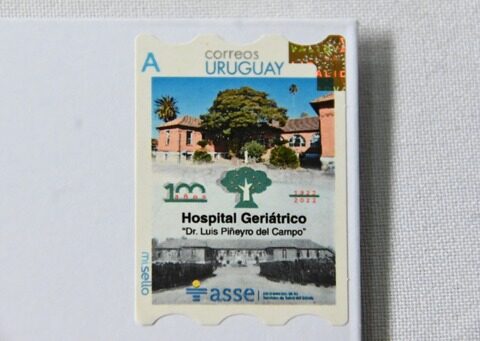 Hospital Piñeyro del Campo celebrated its 100th anniversary and a commemorative stamp was presented