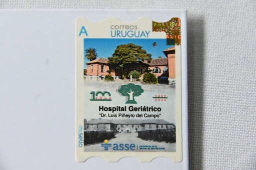 Hospital Piñeyro del Campo celebrated its 100th anniversary and a commemorative stamp was presented