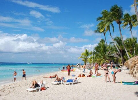 ¿Cuántos turistas visitaron la República Dominicana en octubre 2022?