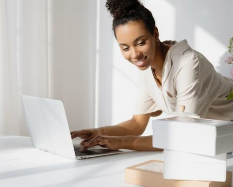 How to finance my business through factoring this holiday season?