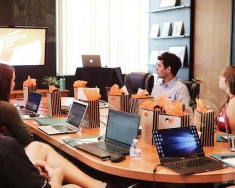 How to strengthen leadership in the company in risk environments?