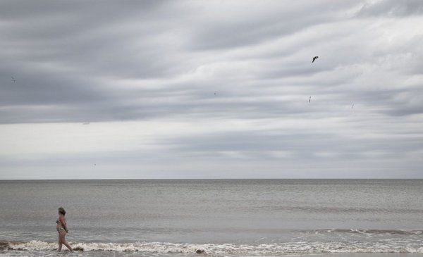 How will the weather be this weekend in Uruguay?  Look by zones