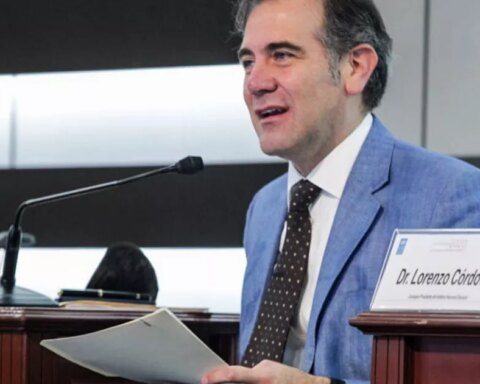 INE hid survey that favors AMLO's electoral reform, accuses Morena