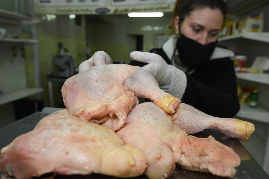 Import of chicken, enters cheaper and is sold at the same price as the Uruguayan