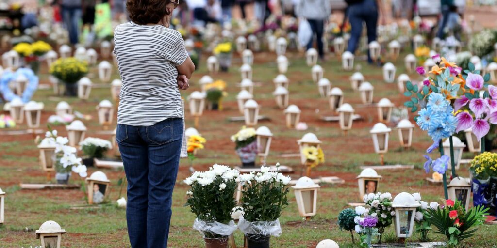 In São Paulo, 1.5 million people should visit cemeteries