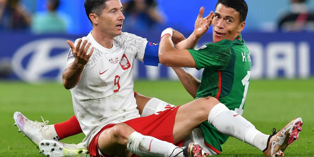 In a game marked by excessive caution, Mexico and Poland draw