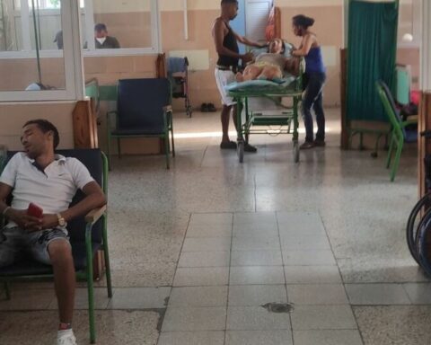 In the Calixto García hospital in Havana there is nothing, but everything is solved with money