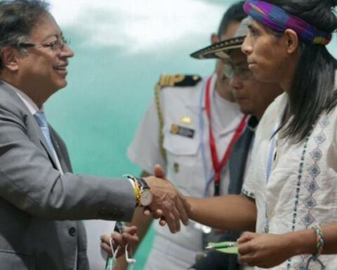 Indigenous people around the world recognize Petro as 'honorary leader'