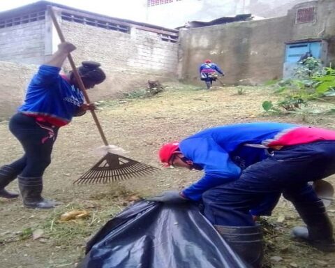 Inmerca performs cleaning tasks in the Municipal Market of El Cementerio