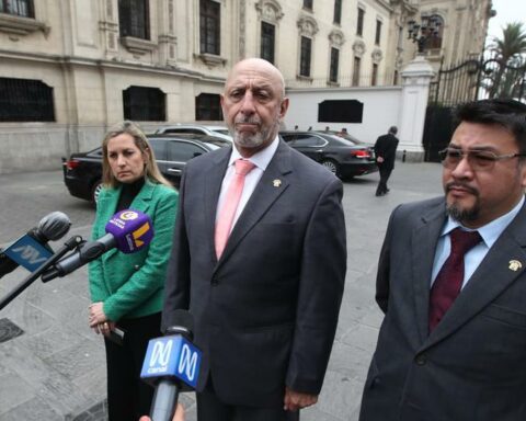 Intelligence Commission Visit Office of the DINI in Government Palace