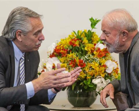 International community supports Lula and Bolsonaro continues without giving statements
