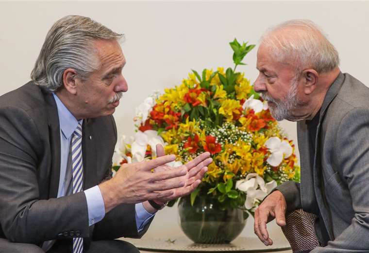 International community supports Lula and Bolsonaro continues without giving statements