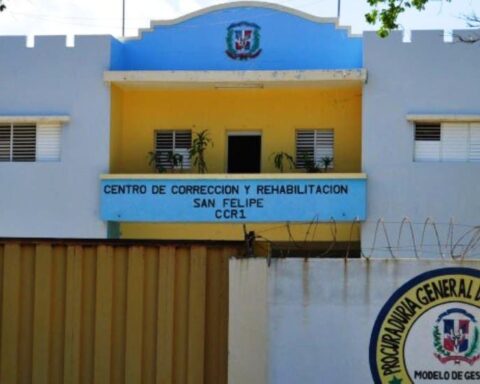 Autoridades intervienen cárcel de Puerto Plata y ocupan drogas, armas blancas y celulares