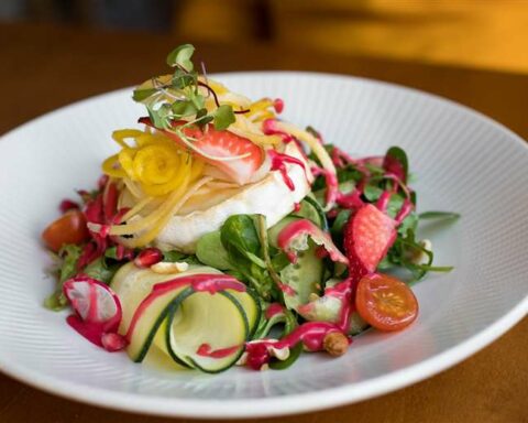 It's time for salads, to be healthy and have a harmonious figure