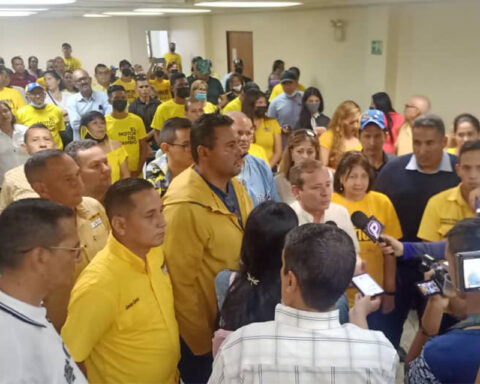 Juan Pablo Guanipa was besieged by pro-government groups that tried to attack him in Trujillo