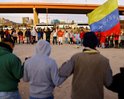 Judge gives US five weeks to end Title 42
