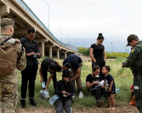 Judge prevents the United States from expelling migrants under Title 42 policy