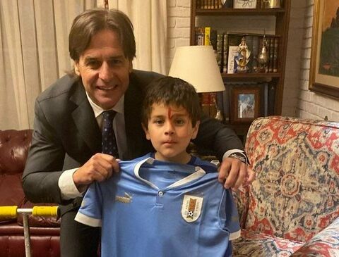 Lacalle Pou in previous World Cup mode: look at the gift he gave his nephew
