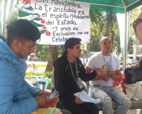 Lgbti activists were pressured by the PNB to desist from the chained protest