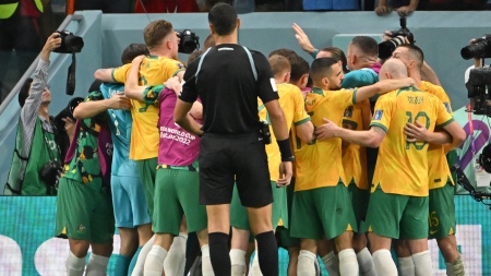 Live: Australia beats Denmark and caresses the classification