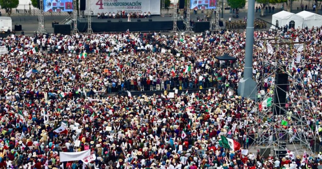 López Obrador offers a message in the Zócalo after leading the march from El Ángel