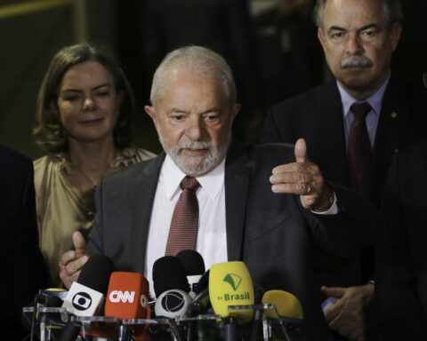 Lula says he will only define names for ministry after trip to Egypt