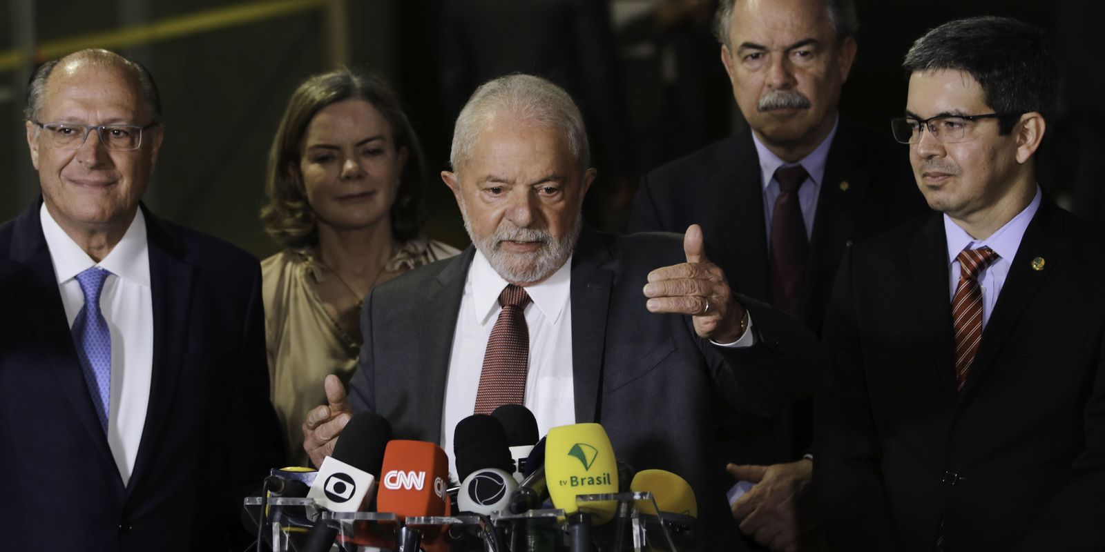 Lula says he will only define names for ministry after trip to Egypt