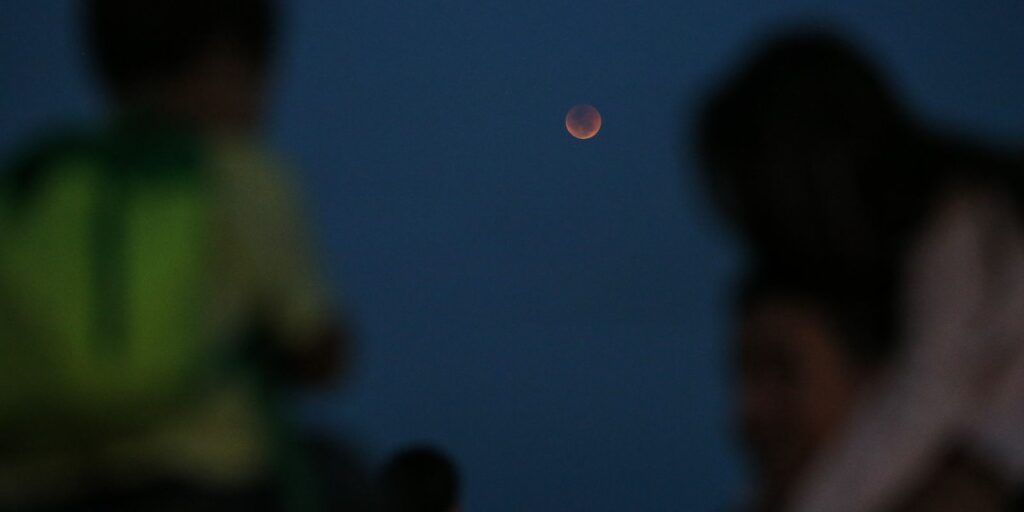 Lunar eclipse will have a Blood Moon in the early hours of this Tuesday