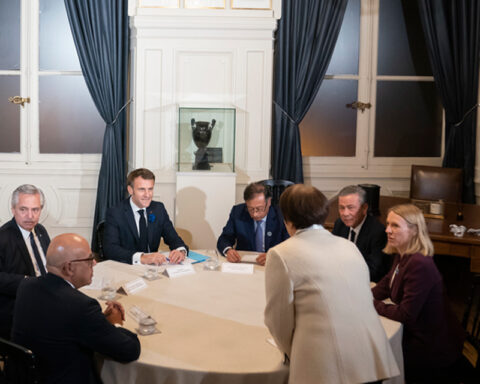 Macron assures that dialogue and elections are a priority in Venezuela