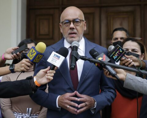 Maduro: Jorge Rodríguez will participate in the Forum on Peace, in France