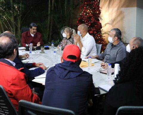 Maduro: in Revolution we have built team leadership