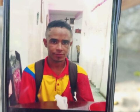 Man shot dead in street situation