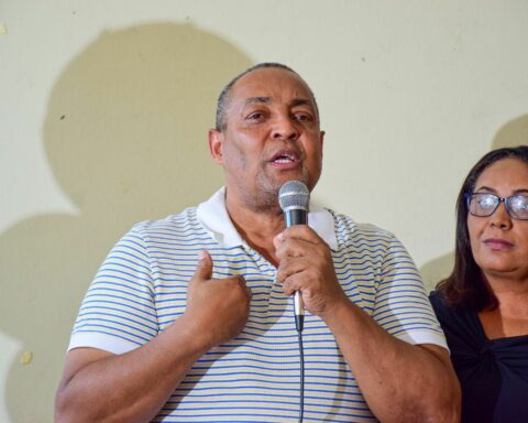 Alcalde José Andújar exhorta a los jóvenes a prepararse