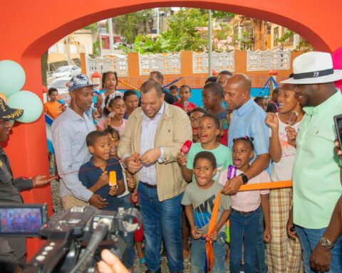 Mayor of SDN Carlos Guzmán delivers tenth fully renovated park