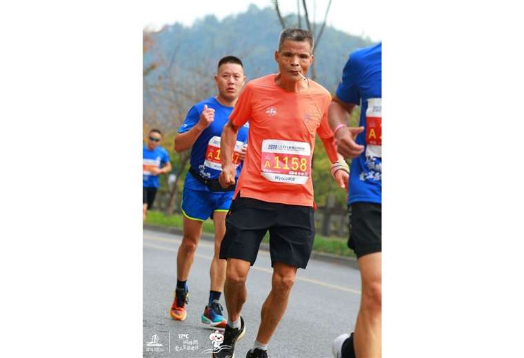 Meet 'Uncle Chen', the man who runs marathons while smoking