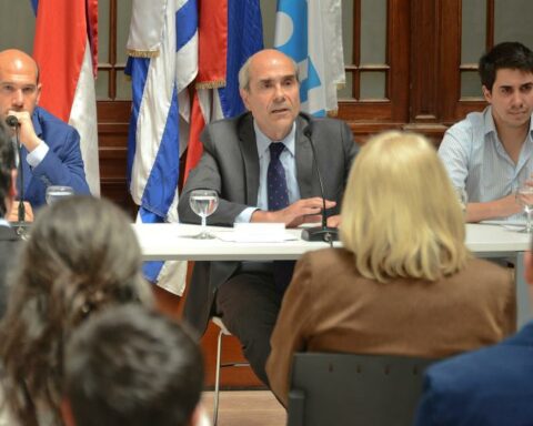 Mental health campaign promoted by Mides received INAU kits with guide for workshops