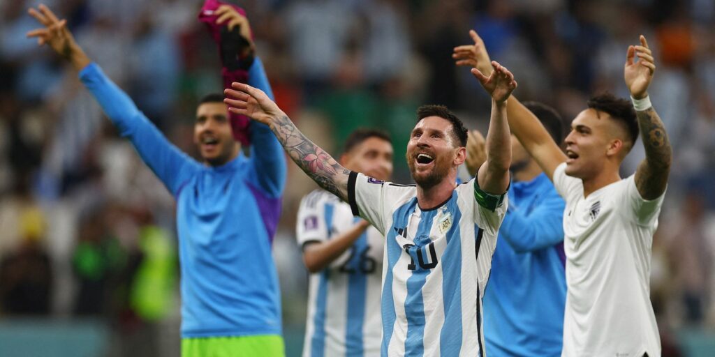 Messi and Fernández secure Argentina's victory over Mexico in the Cup