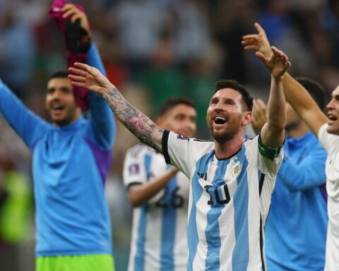 Messi and Fernández secure Argentina's victory over Mexico in the Cup