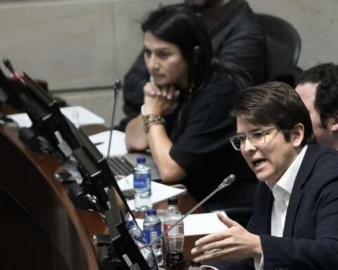 Miguel Uribe asks Minister Ocampo to resign as a professor