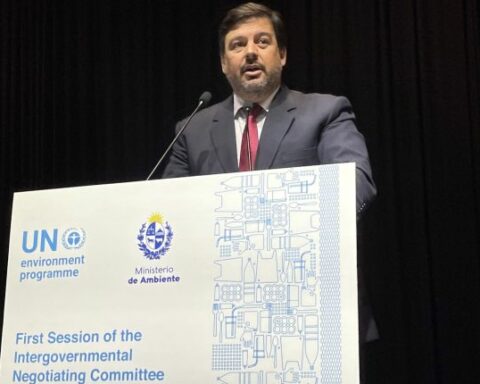 Minister Peña in a forum on plastics: "In this room, the other world is being played"