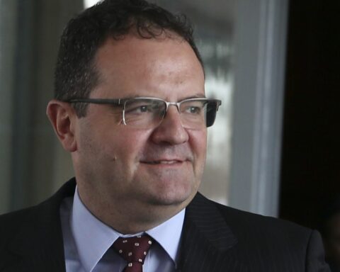 Minister of Economy offers team for transition, says Barbosa