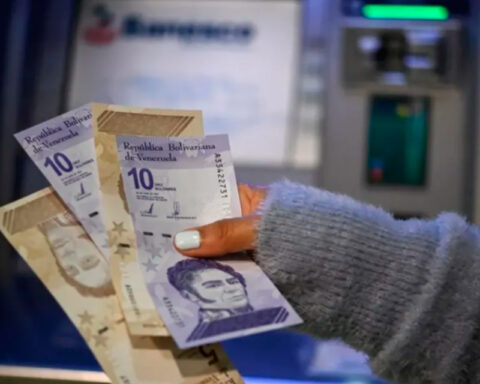 Ministry of Education pays 25% of the second month's bonus to teachers