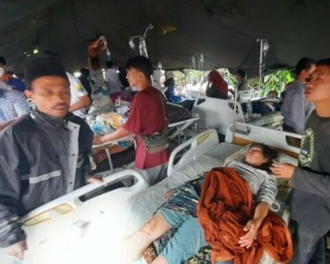 More than 50 dead and 700 injured by a magnitude 5.4 earthquake in Indonesia