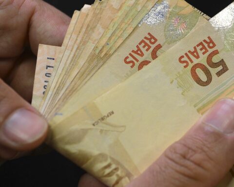 Most salary adjustments in October were above inflation