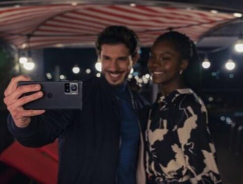 Motorola bets on the premium segment with two new models