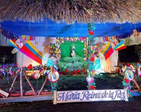 Murillo extends his "religiosity" to all of Nicaragua with altars to the Virgin Mary
