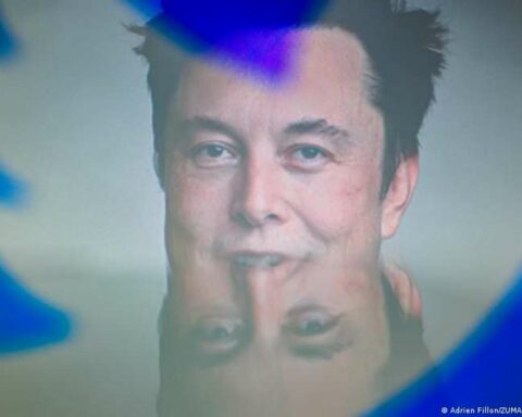 Musk sells Tesla shares for almost $4 billion