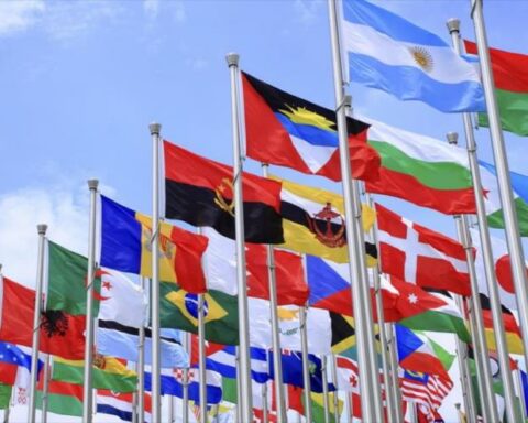 OAS Mission arrives in Lima to meet with opposing sectors