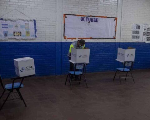 Votación municipal, FSLN, partido único